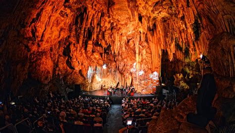 cueva de nerja festival.